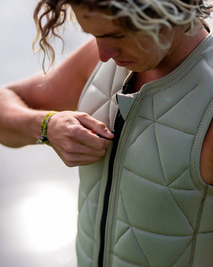 Follow Love nor Money | 26 - Impact Wake Vests