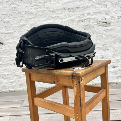 2024 Mystic STEALTH Waist Harness w/spreader Bar | USED / GRADE A