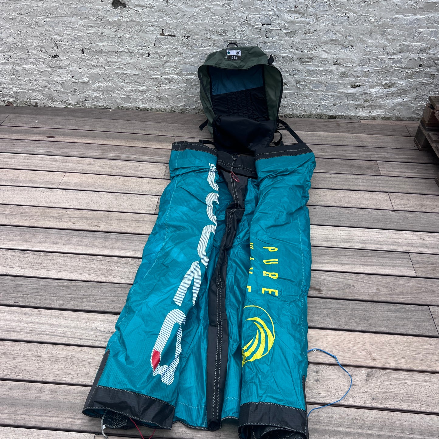 Ozone 8m REO V6 Kite Only w/bag | USED / GRADE A