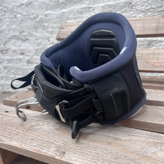 2022 Mystic Warrior X Waist Harness w/spreader Bar | USED / GRADE B