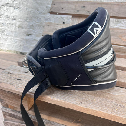 2021 Mystic ARCH Flexshell Waist Harness w/spreader Bar | USED / GRADE B