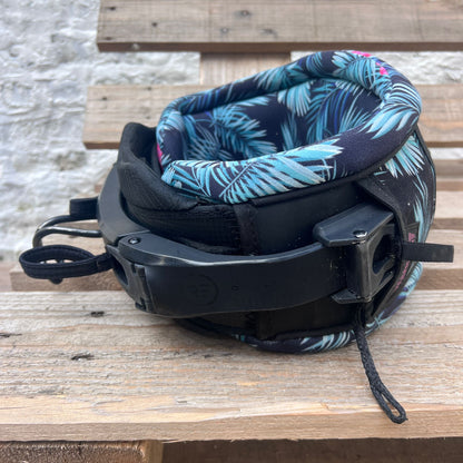 2023 Ride Engine BRISA V1 Womens Waist Harness w/spreader Bar | USED / GRADE A