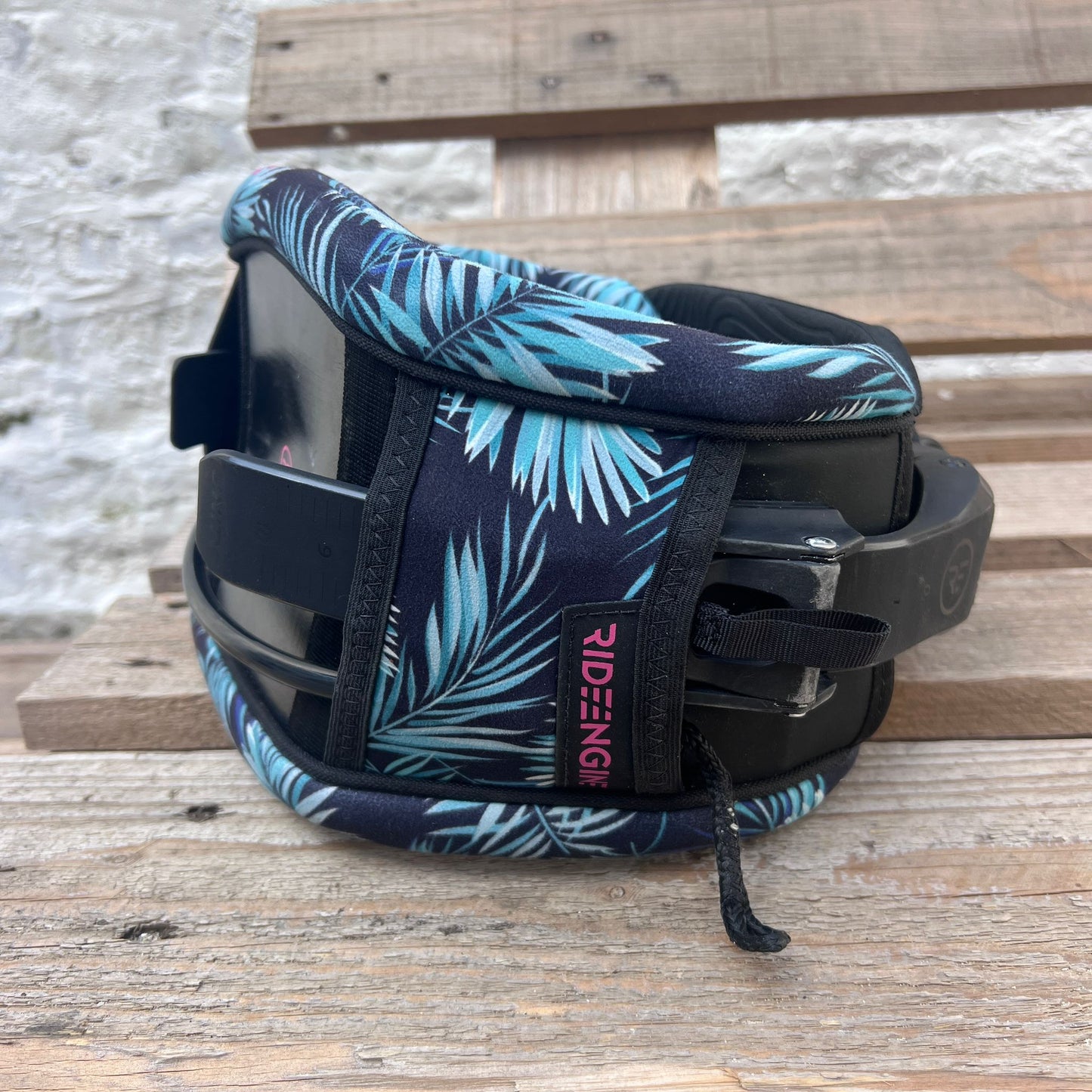 2023 Ride Engine BRISA V1 Womens Waist Harness w/spreader Bar | USED / GRADE A